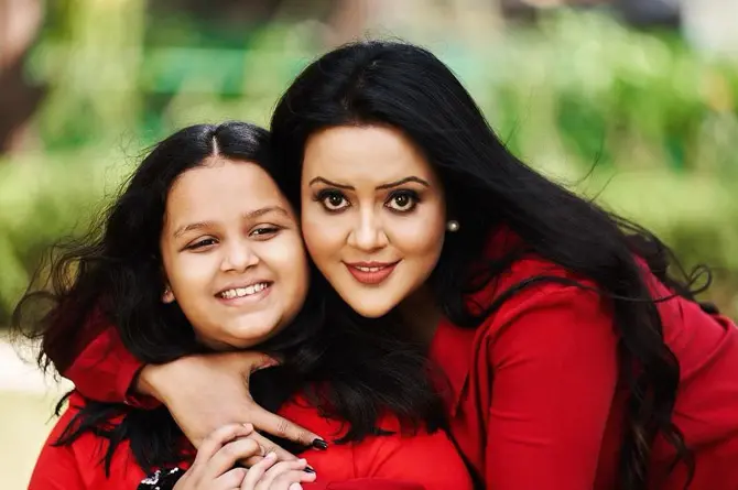 amruta fadnavis age