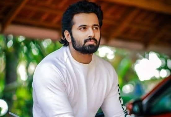 unni mukundan age